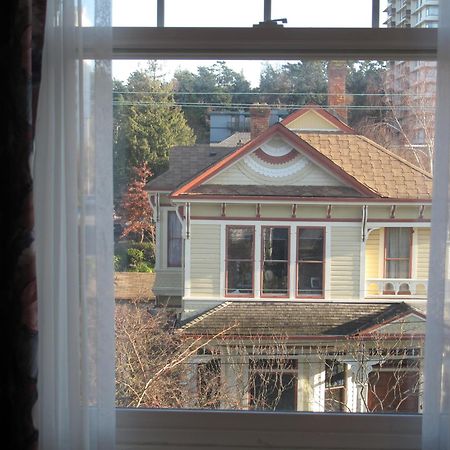 James Bay Inn Hotel, Suites & Cottage Виктория Экстерьер фото