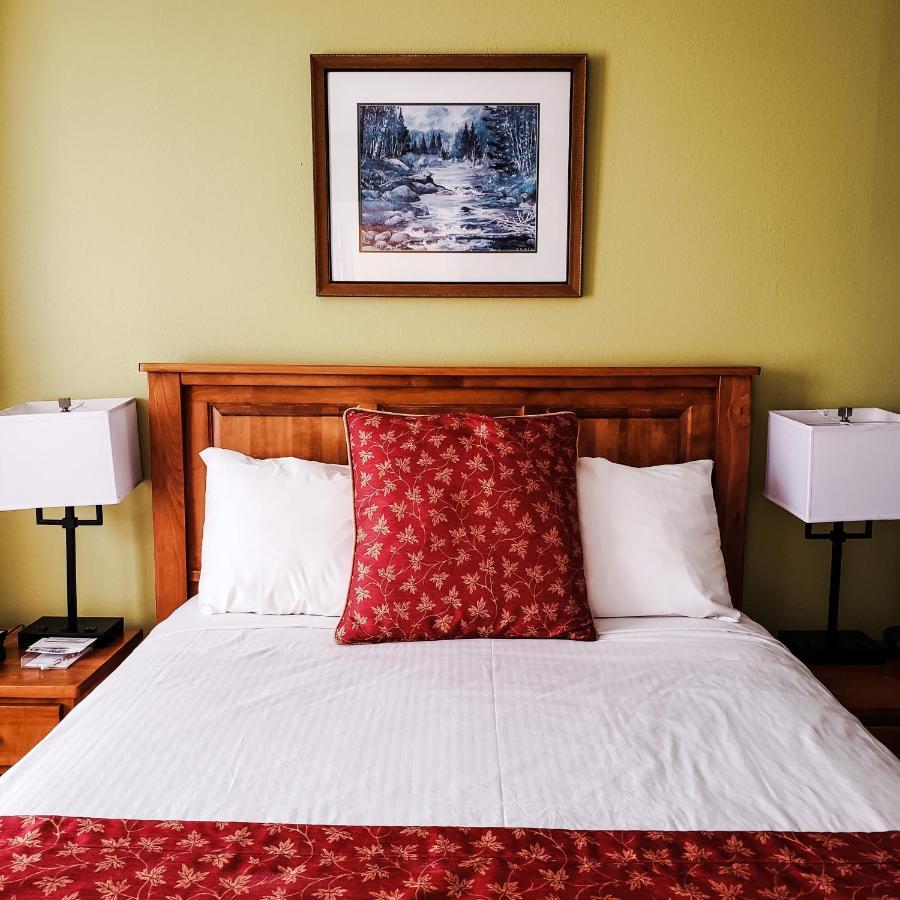 James Bay Inn Hotel, Suites & Cottage Виктория Экстерьер фото